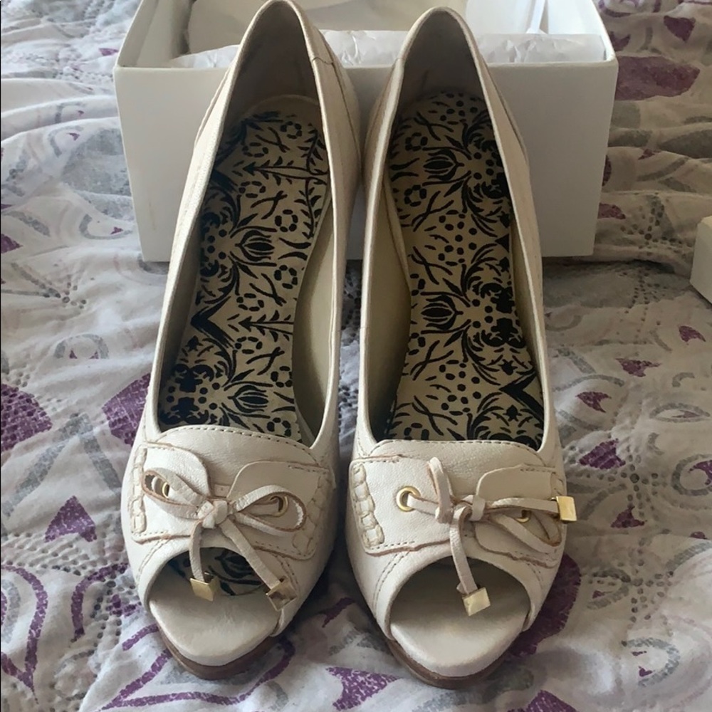 Shoes - Picture 4 of 4